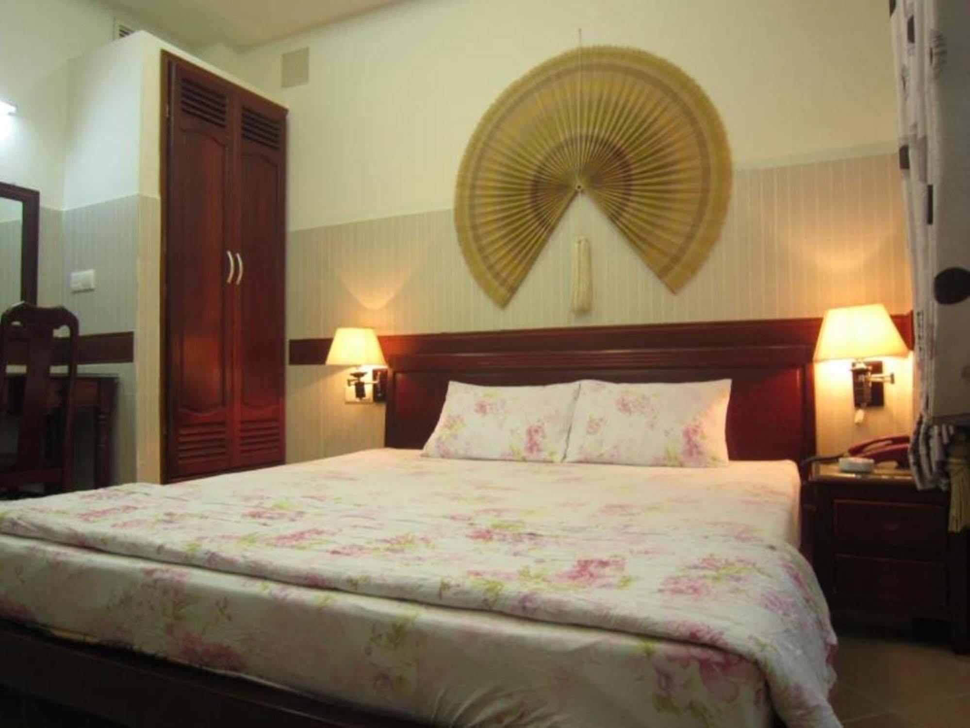 Hoang Thanh Thuy Airport Hotel 1 - Gan Am Thuc Dem Cho Hoang Hoa Tham Hô Chi Minh-Ville Extérieur photo