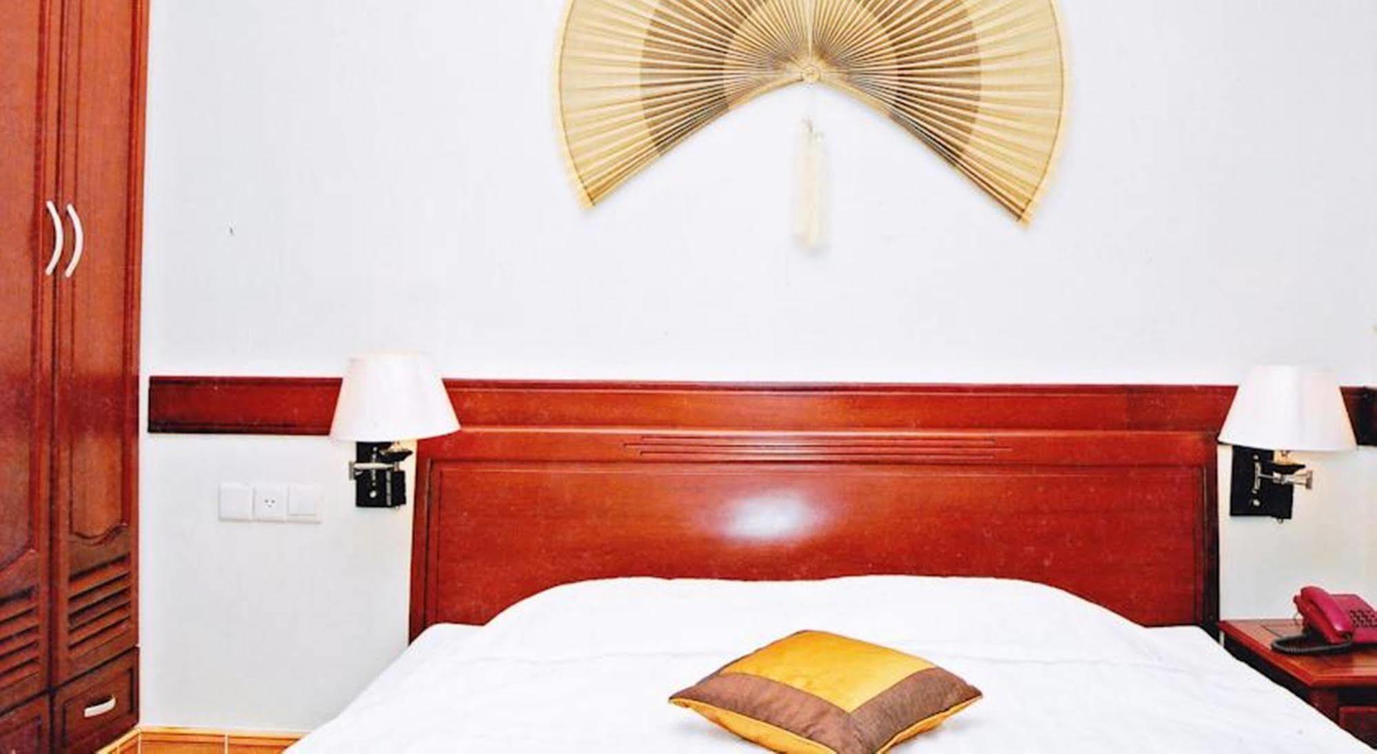 Hoang Thanh Thuy Airport Hotel 1 - Gan Am Thuc Dem Cho Hoang Hoa Tham Hô Chi Minh-Ville Extérieur photo
