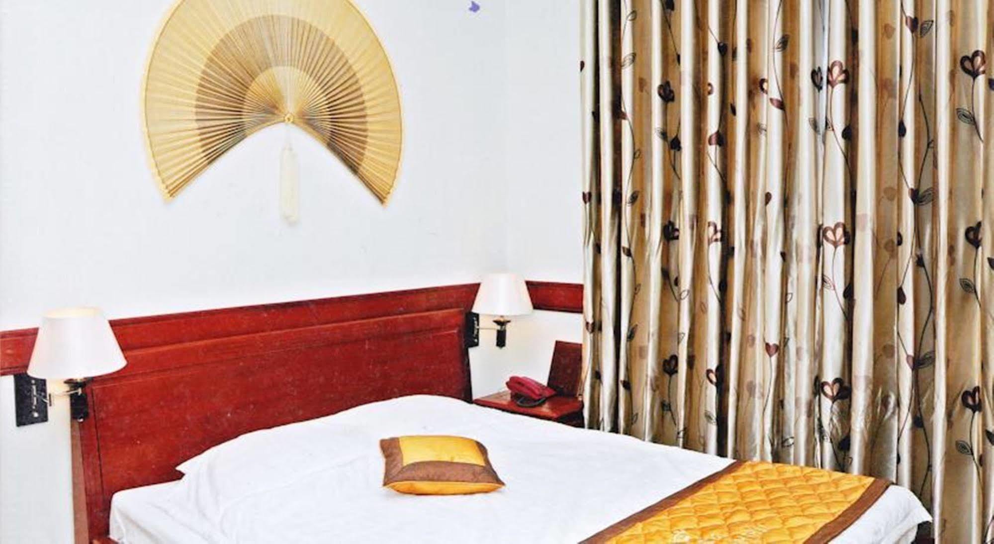 Hoang Thanh Thuy Airport Hotel 1 - Gan Am Thuc Dem Cho Hoang Hoa Tham Hô Chi Minh-Ville Extérieur photo