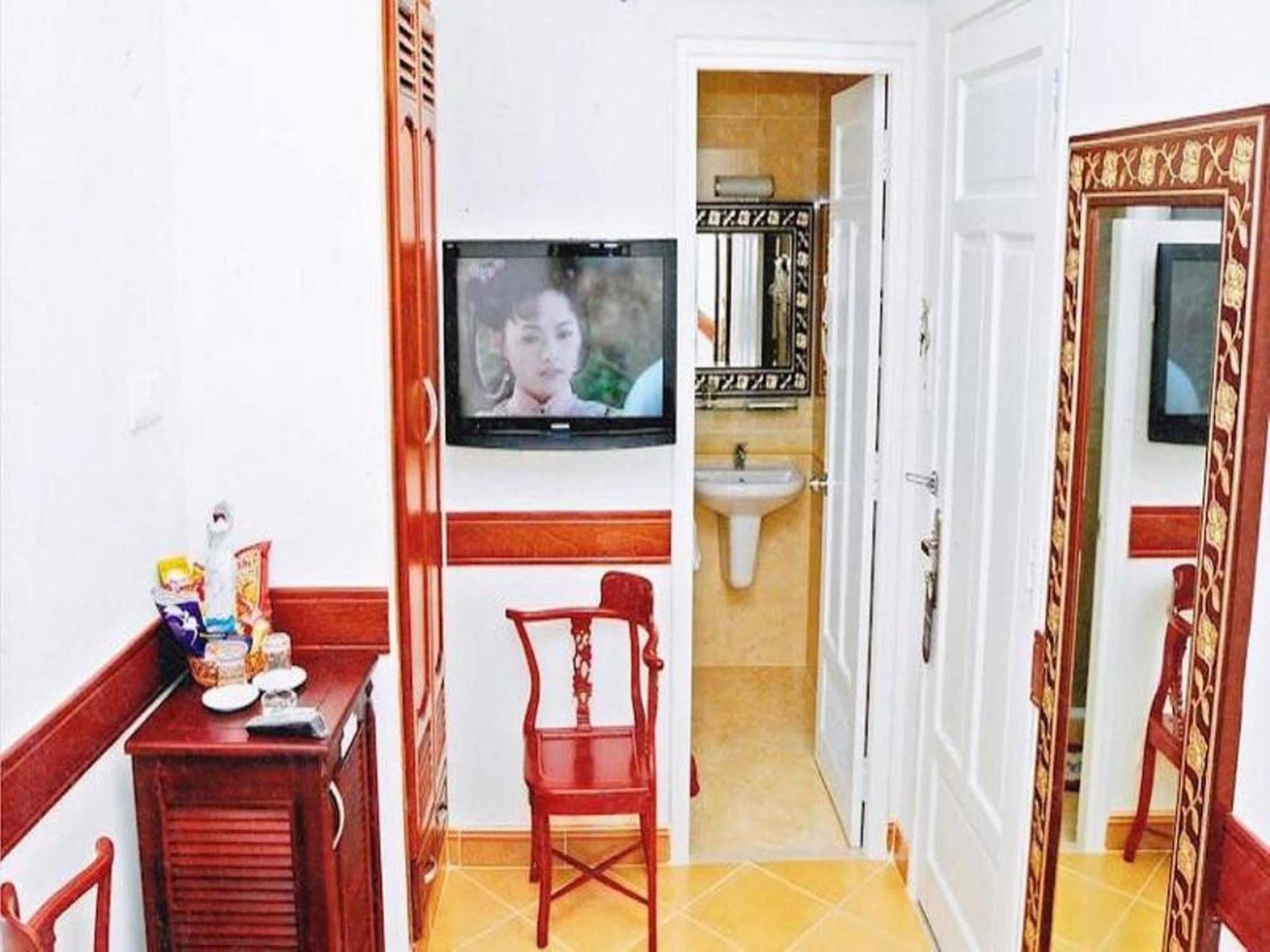 Hoang Thanh Thuy Airport Hotel 1 - Gan Am Thuc Dem Cho Hoang Hoa Tham Hô Chi Minh-Ville Extérieur photo