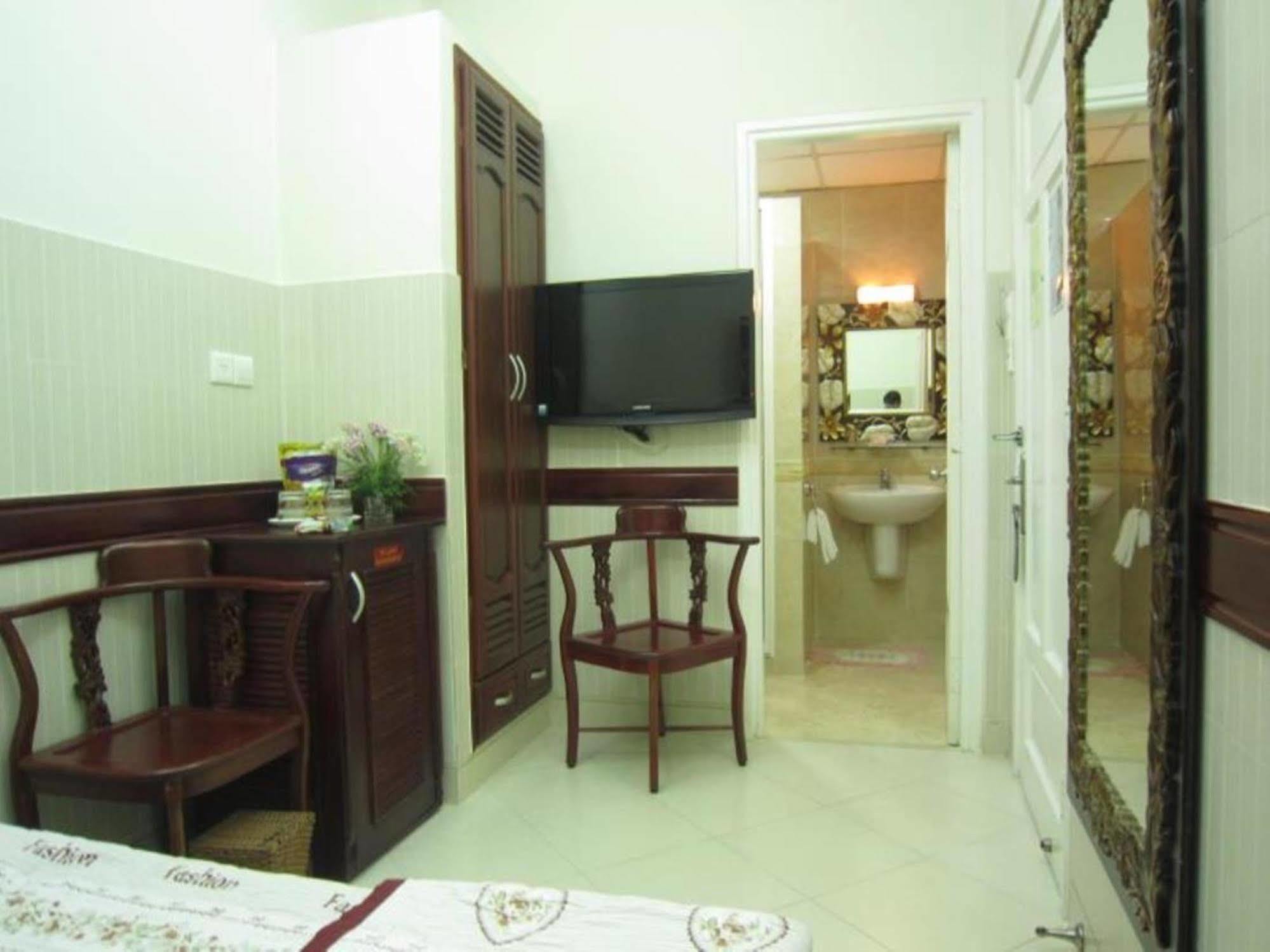 Hoang Thanh Thuy Airport Hotel 1 - Gan Am Thuc Dem Cho Hoang Hoa Tham Hô Chi Minh-Ville Extérieur photo